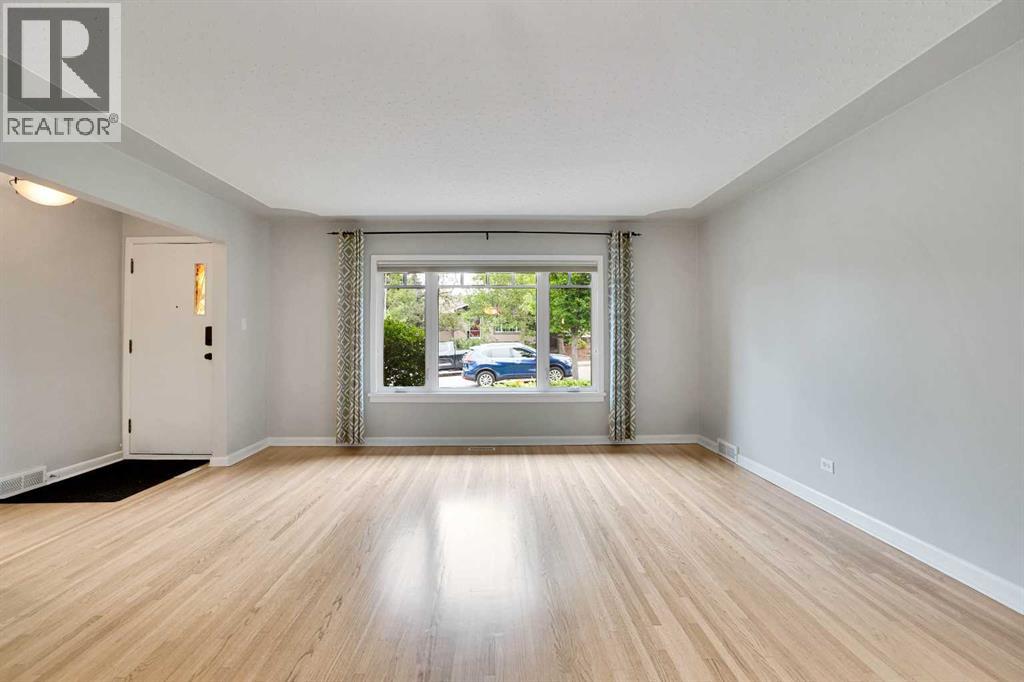 3045 26a Street Sw, Calgary, Alberta  T3E 2E4 - Photo 3 - A2266219