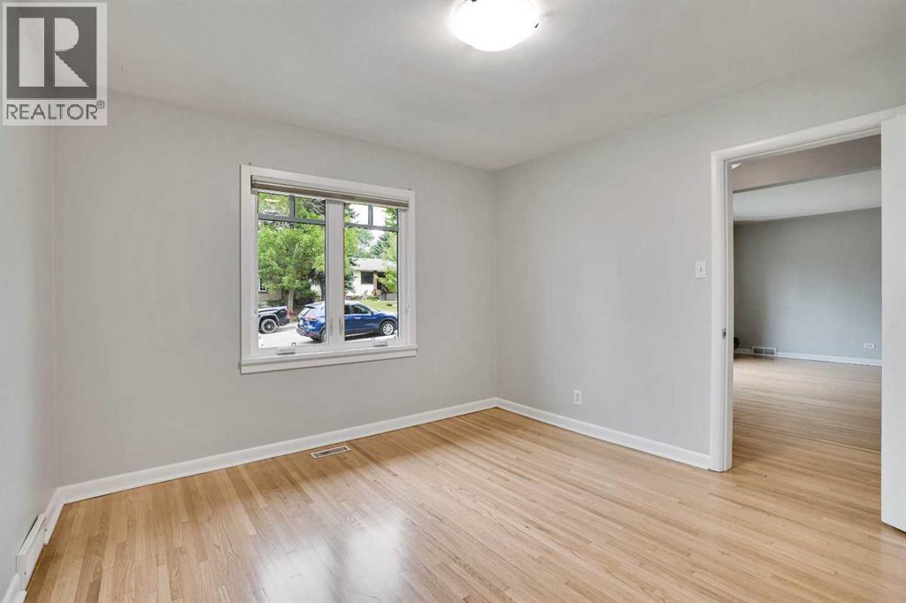 3045 26a Street Sw, Calgary, Alberta  T3E 2E4 - Photo 8 - A2266219