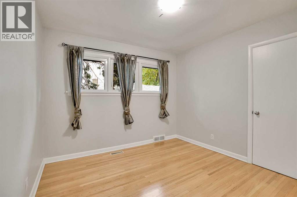 3045 26a Street Sw, Calgary, Alberta  T3E 2E4 - Photo 10 - A2266219