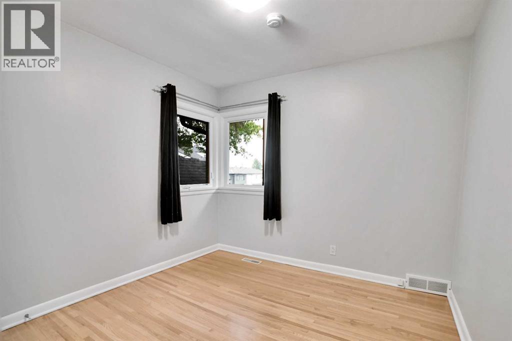 3045 26a Street Sw, Calgary, Alberta  T3E 2E4 - Photo 13 - A2266219