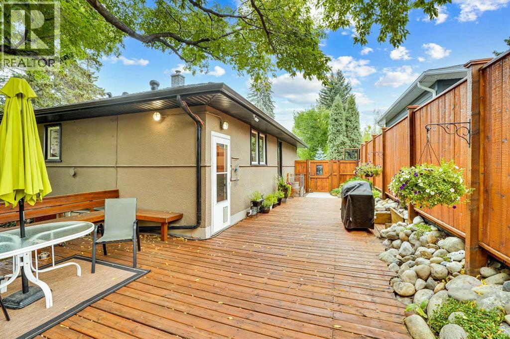 3045 26a Street Sw, Calgary, Alberta  T3E 2E4 - Photo 29 - A2266219