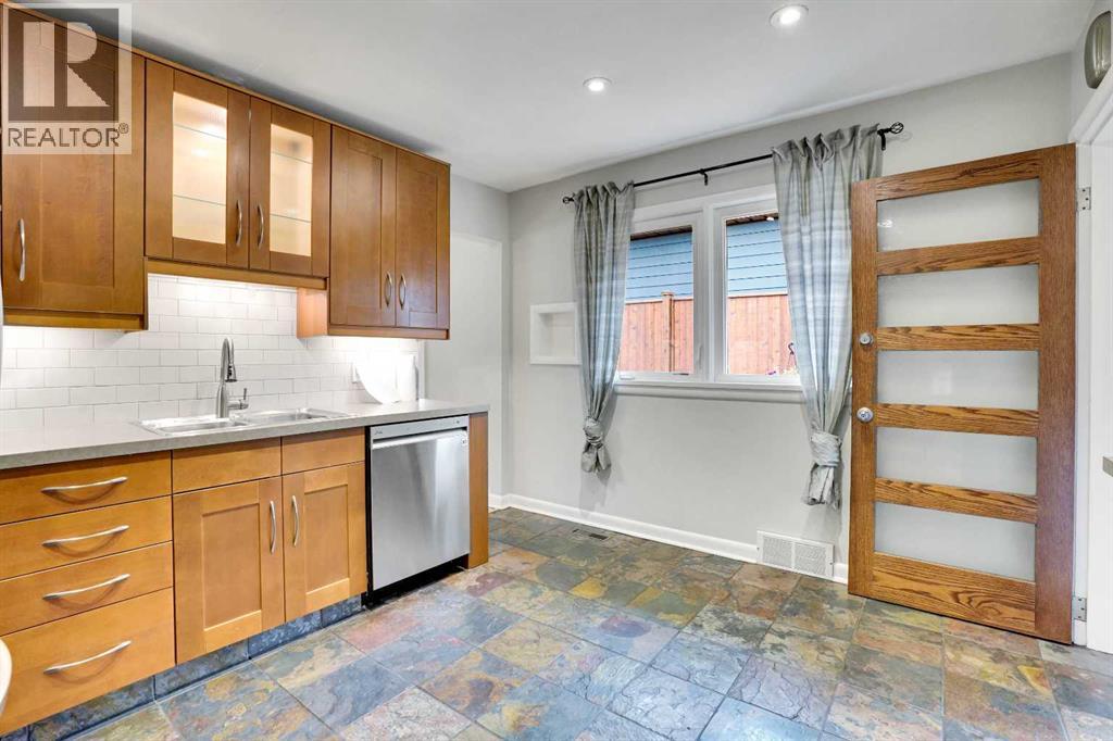 3045 26a Street Sw, Calgary, Alberta  T3E 2E4 - Photo 21 - A2266219