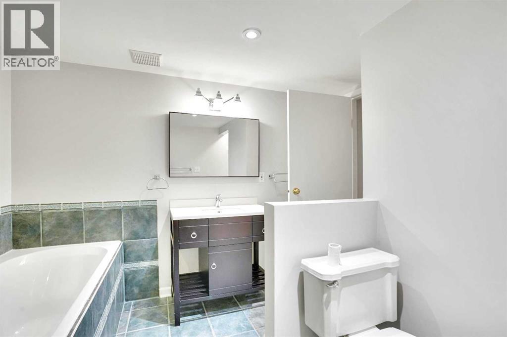 3045 26a Street Sw, Calgary, Alberta  T3E 2E4 - Photo 37 - A2266219