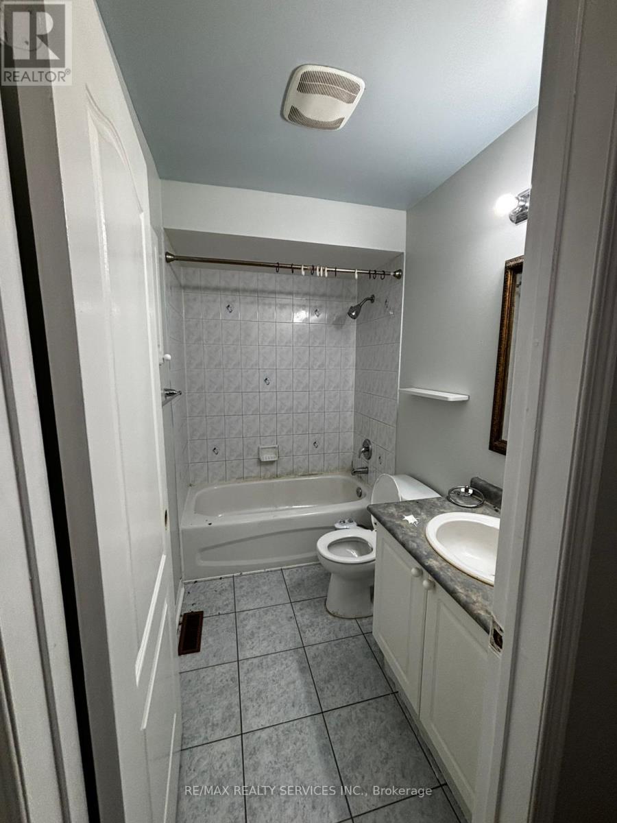 20 Whiteface Crescent, Brampton, Ontario  L6X 4W6 - Photo 19 - W12475841