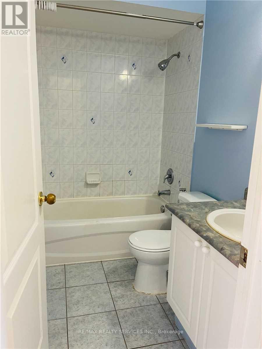 20 Whiteface Crescent, Brampton, Ontario  L6X 4W6 - Photo 16 - W12475841