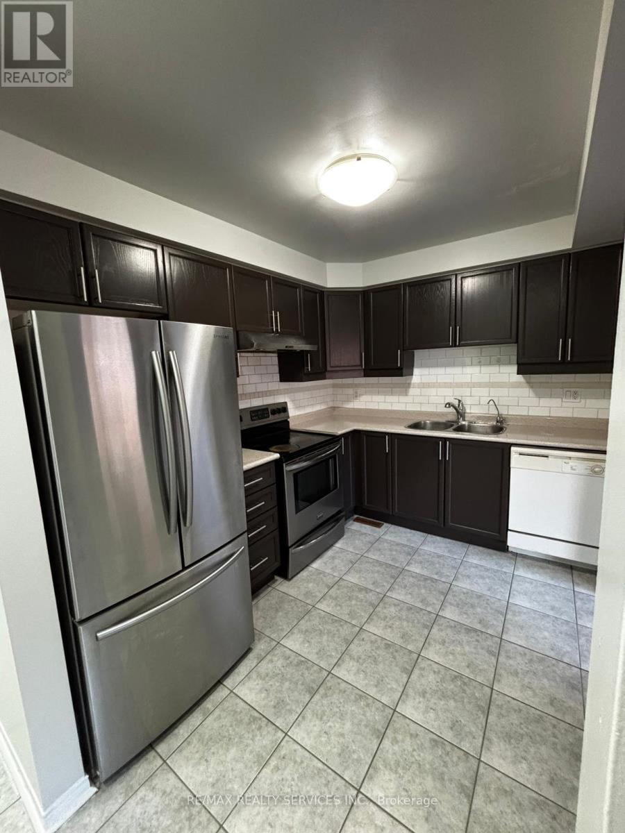 20 Whiteface Crescent, Brampton, Ontario  L6X 4W6 - Photo 5 - W12475841