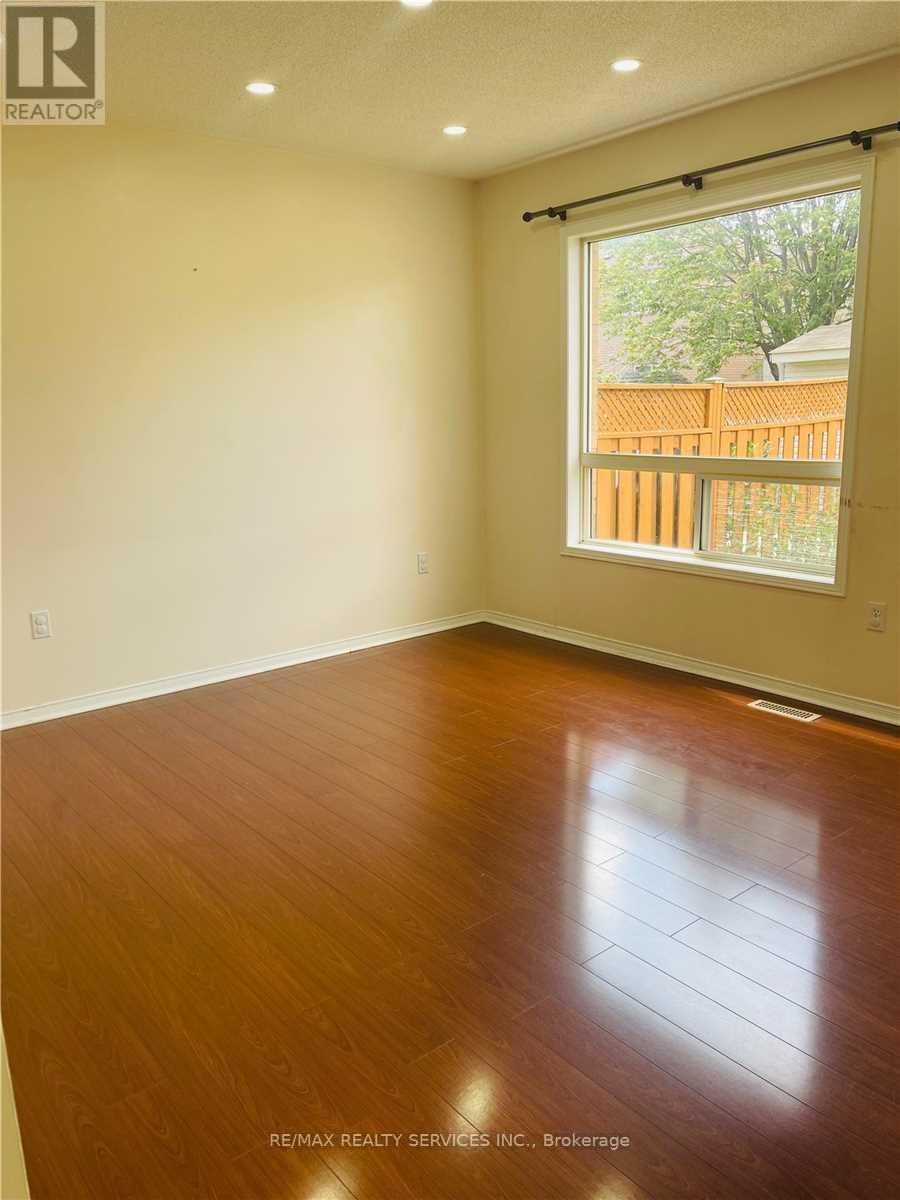 20 Whiteface Crescent, Brampton, Ontario  L6X 4W6 - Photo 6 - W12475841