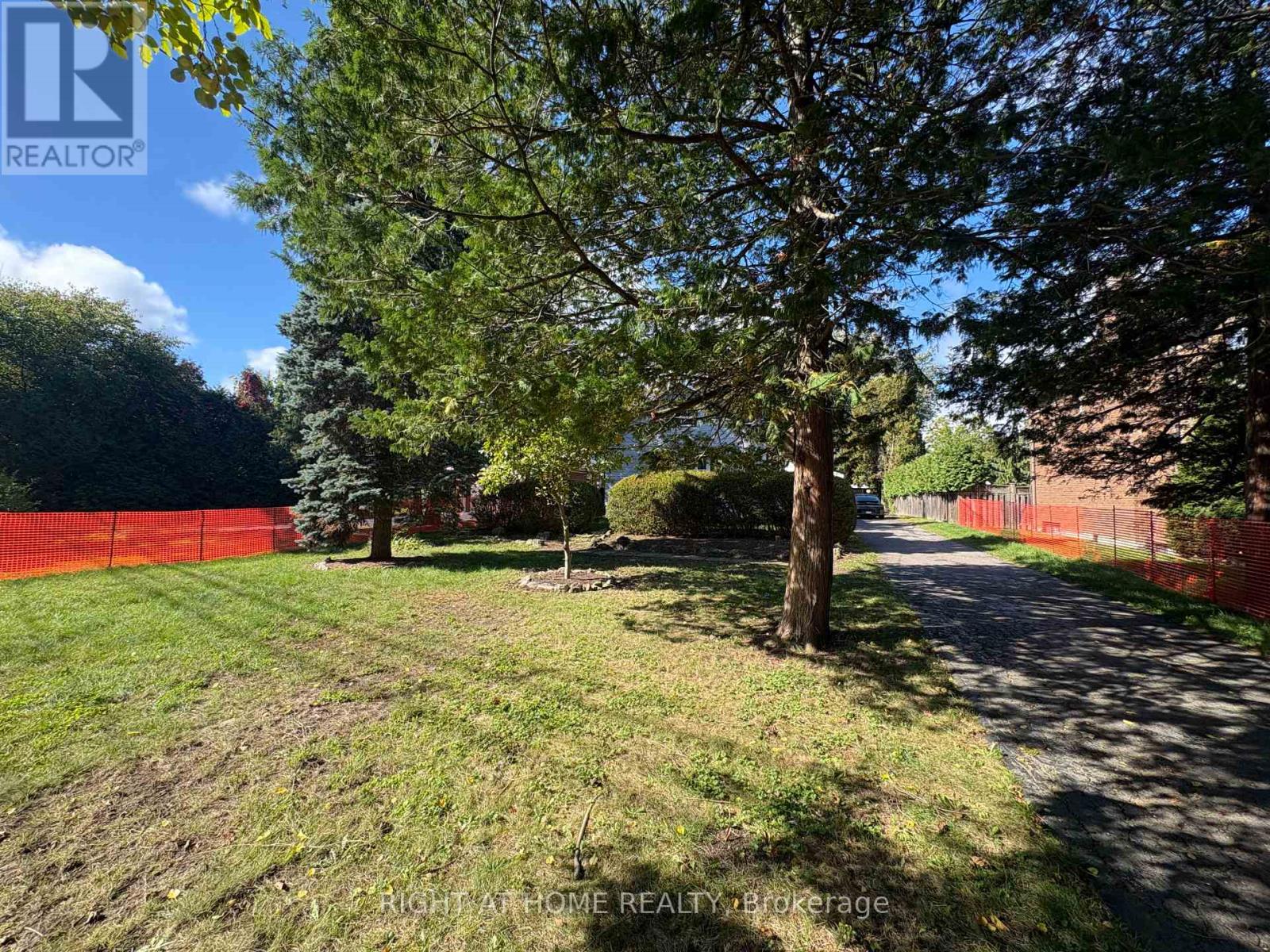 Upper - 779 Indian Road, Mississauga, Ontario  L5H 1R4 - Photo 10 - W12489450