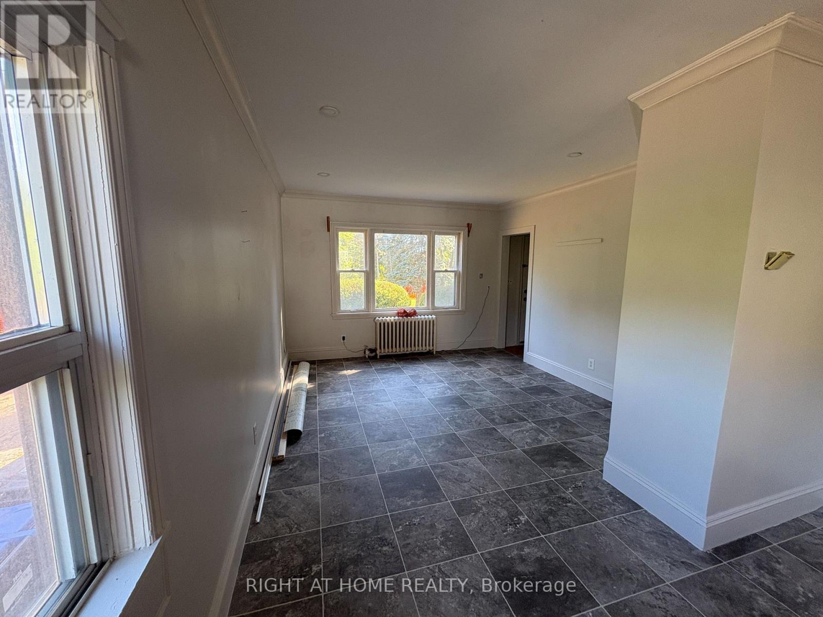 Upper - 779 Indian Road, Mississauga, Ontario  L5H 1R4 - Photo 3 - W12489450