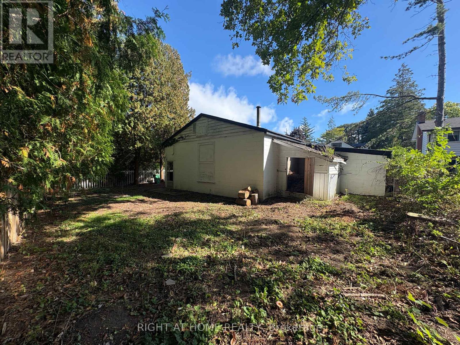 Garage - 779 Indian Road, Mississauga, Ontario  L5H 1R4 - Photo 7 - W12489458