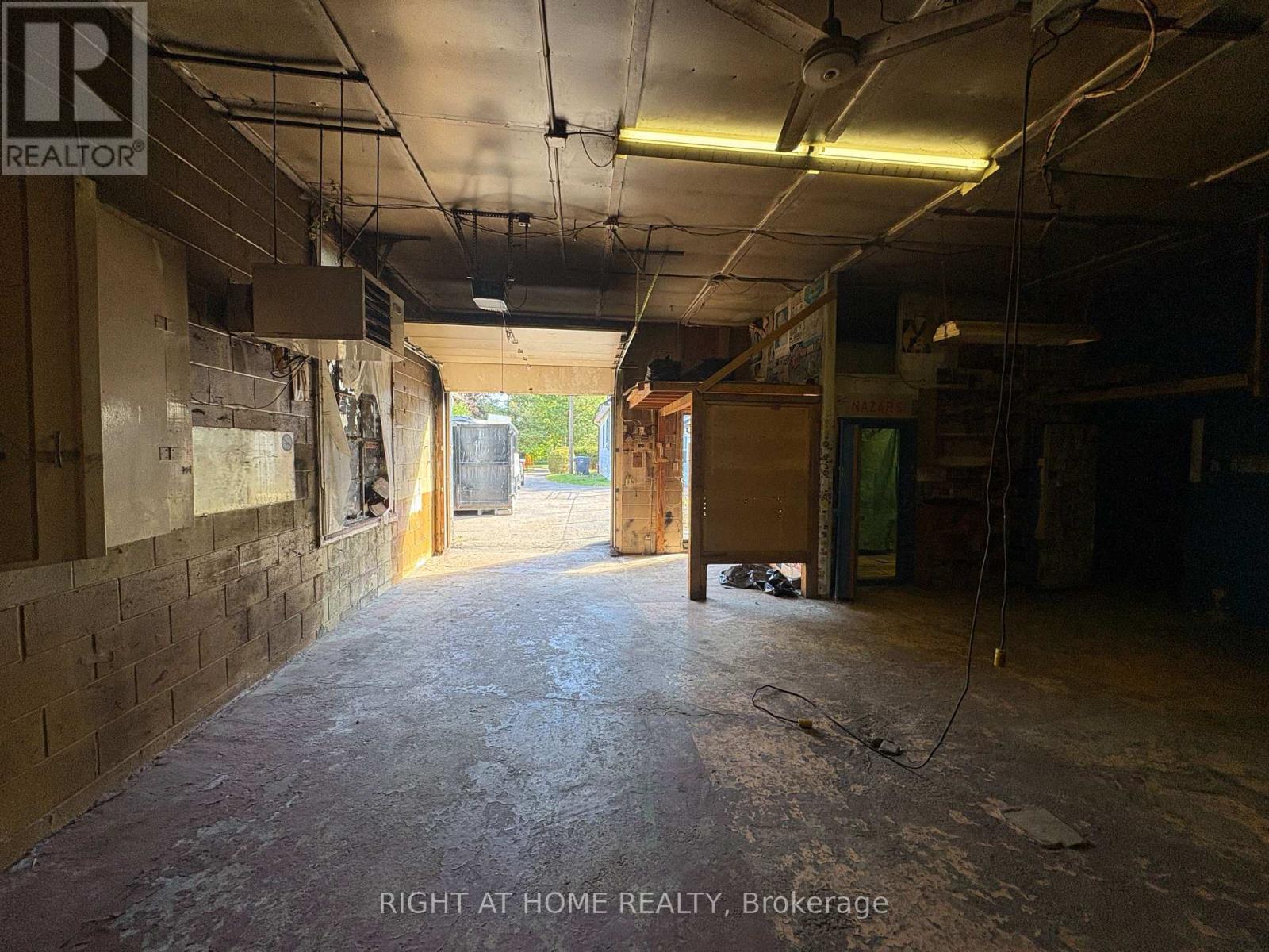 Garage - 779 Indian Road, Mississauga, Ontario  L5H 1R4 - Photo 5 - W12489458