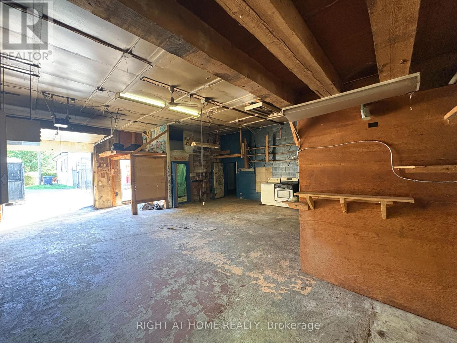 Garage - 779 Indian Road, Mississauga, Ontario  L5H 1R4 - Photo 2 - W12489458