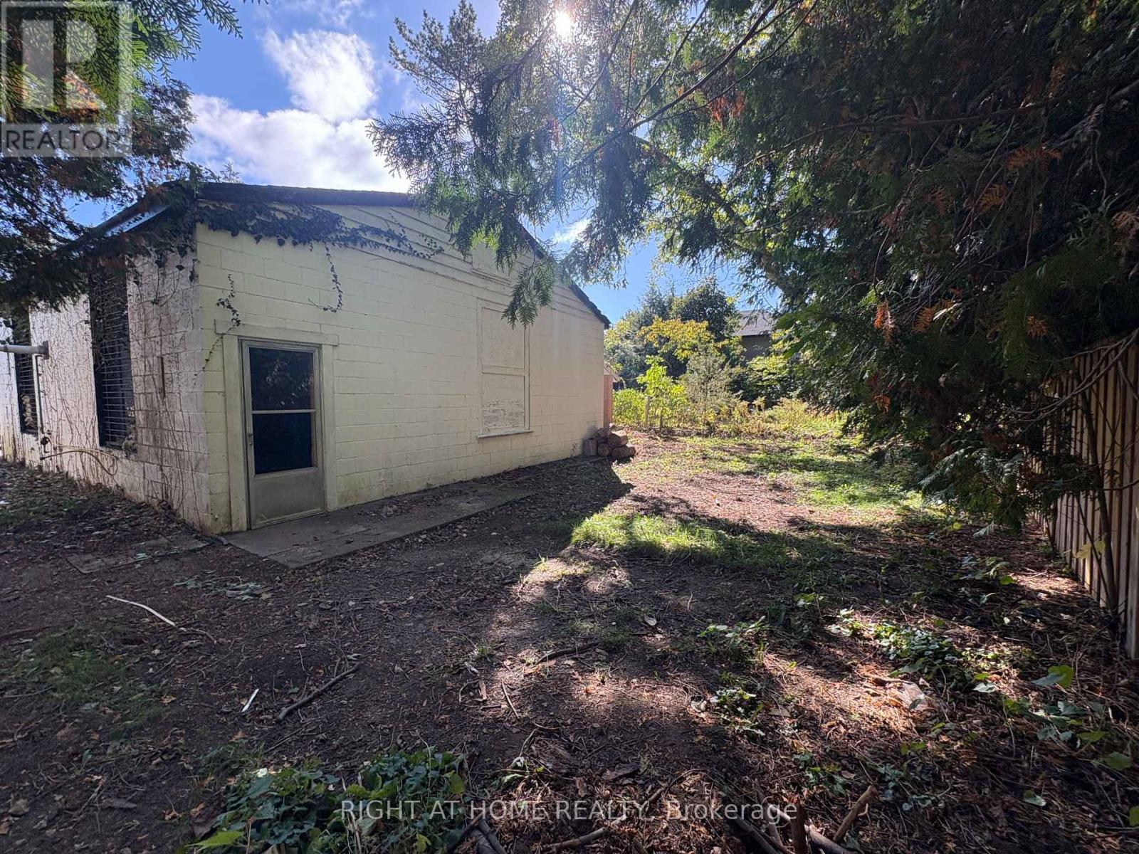 Garage - 779 Indian Road, Mississauga, Ontario  L5H 1R4 - Photo 6 - W12489458