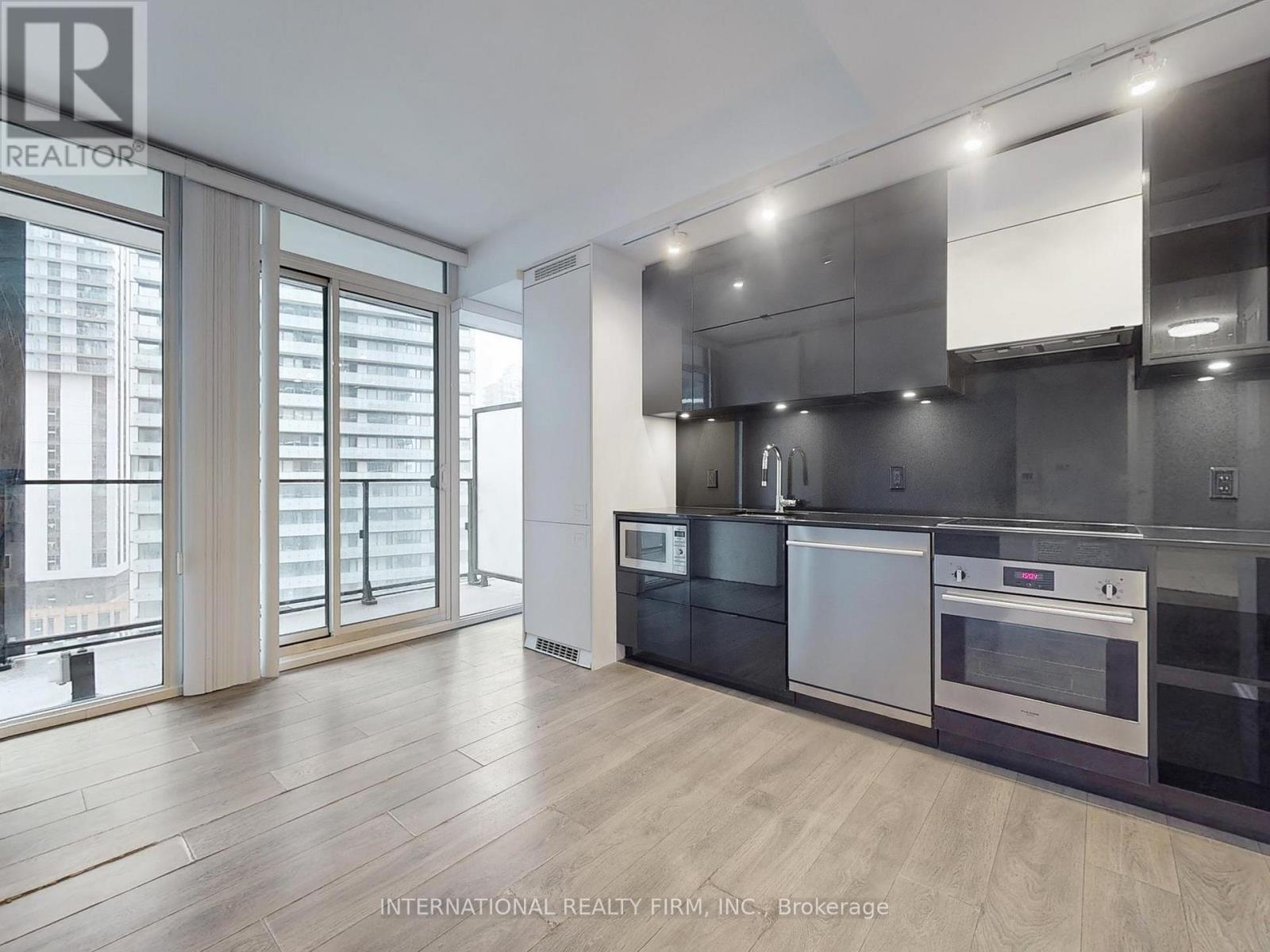 1712 - 125 Peter Street, Toronto, Ontario  M5V 0M3 - Photo 10 - C12493770