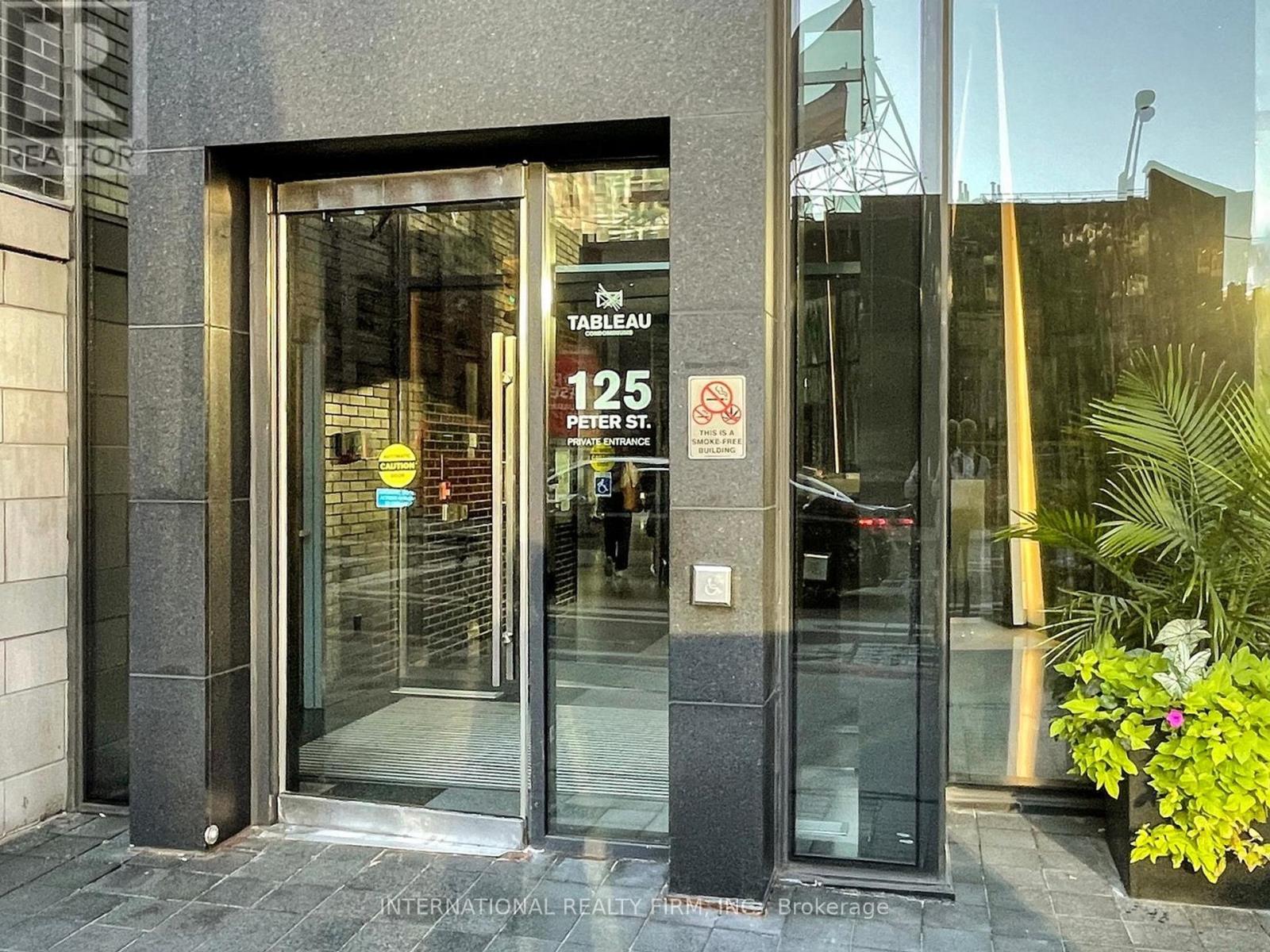 1712 - 125 Peter Street, Toronto, Ontario  M5V 0M3 - Photo 3 - C12493770