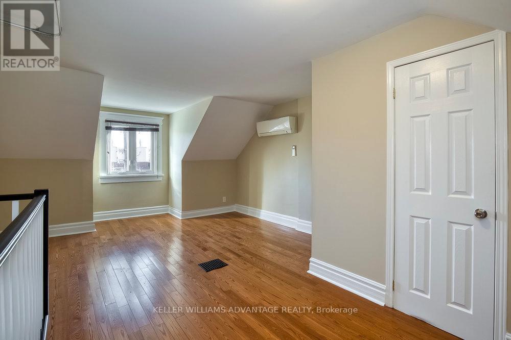 Upper - 218 Broadview Avenue, Toronto, Ontario  M4M 2G5 - Photo 11 - E12493660