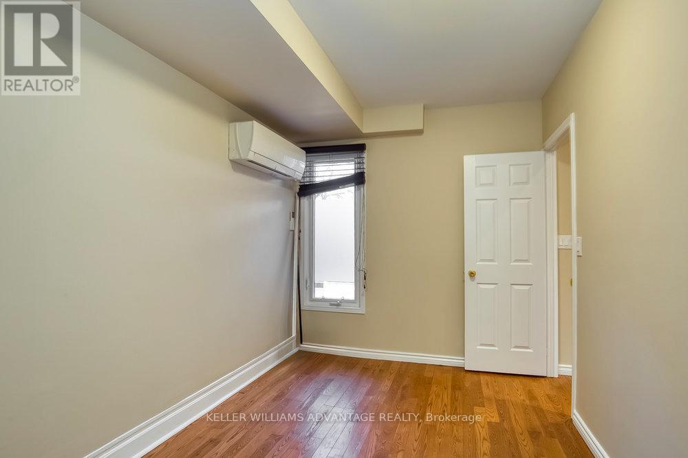 Upper - 218 Broadview Avenue, Toronto, Ontario  M4M 2G5 - Photo 7 - E12493660