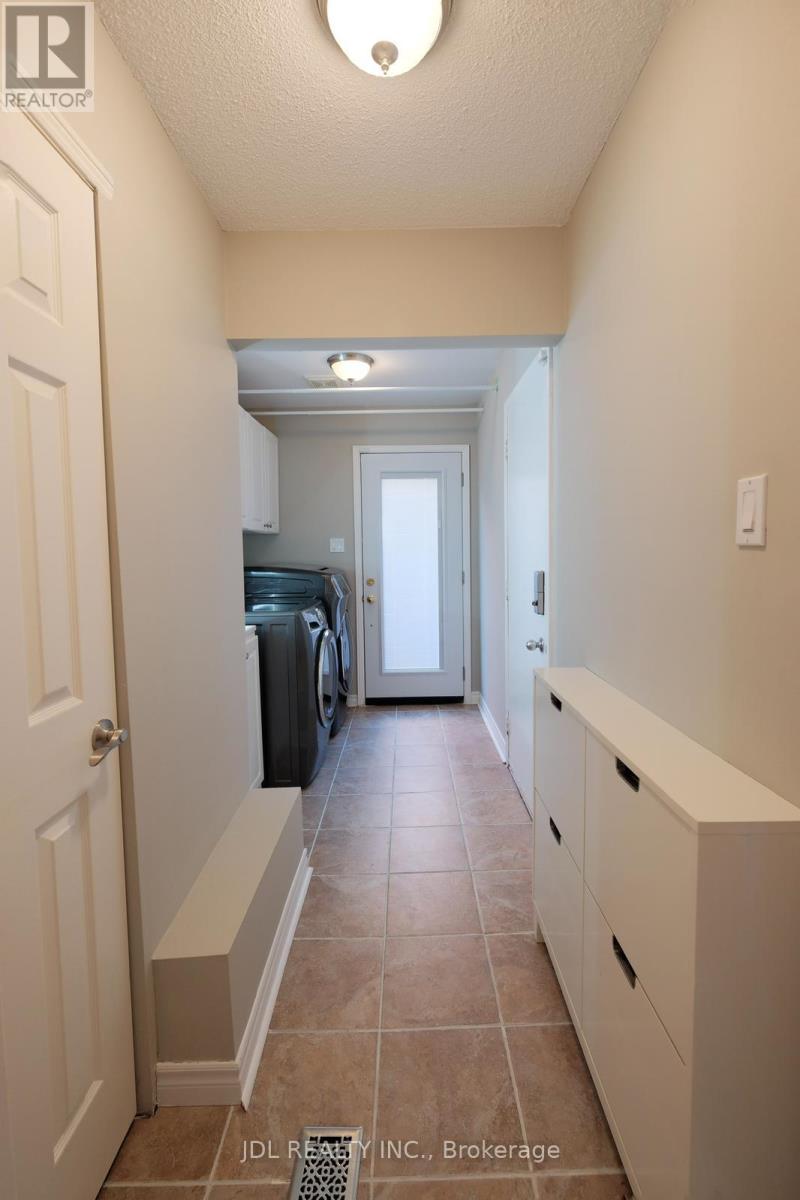 53 Fern Valley Crescent, Richmond Hill, Ontario  L4E 2J3 - Photo 10 - N12489342