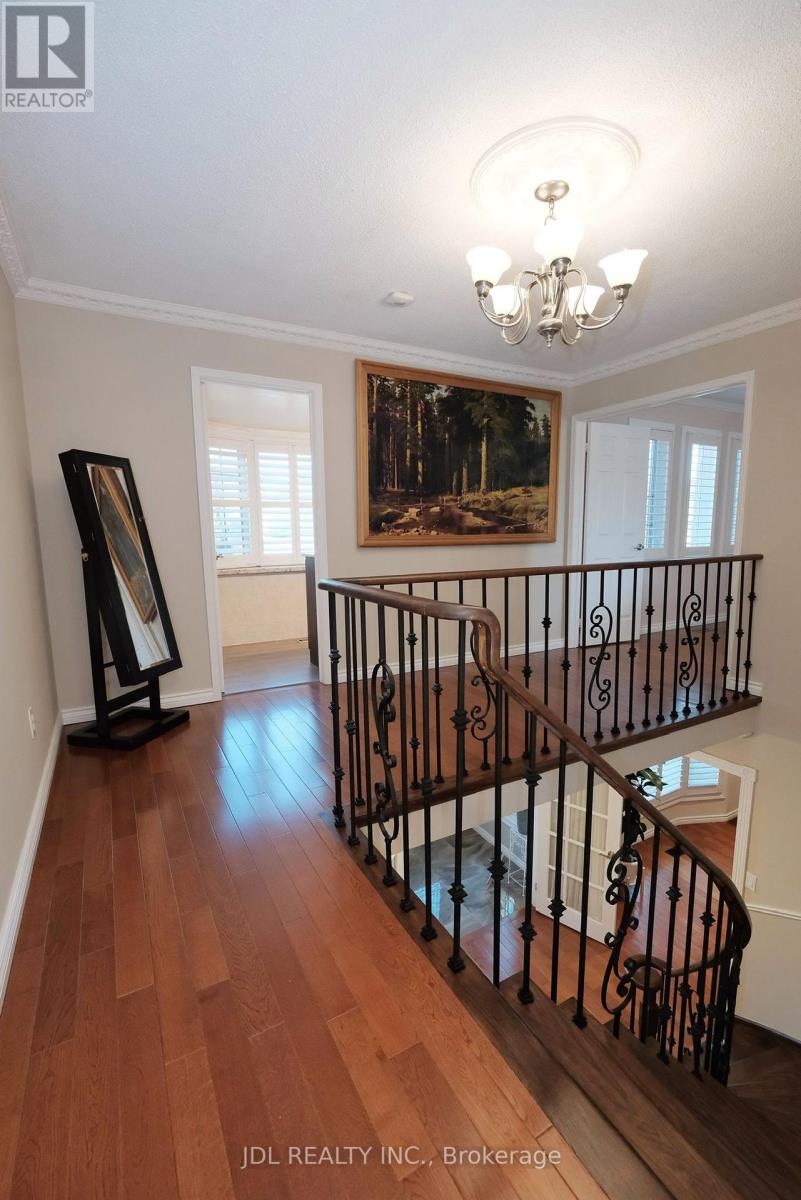 53 Fern Valley Crescent, Richmond Hill, Ontario  L4E 2J3 - Photo 12 - N12489342