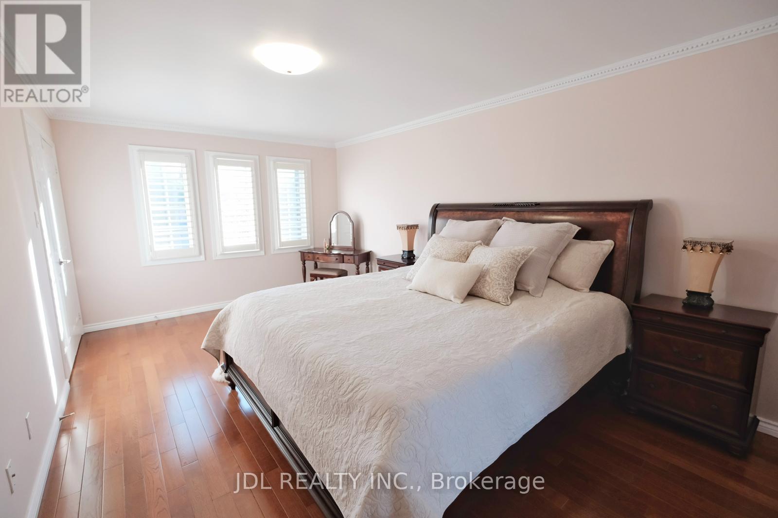 53 Fern Valley Crescent, Richmond Hill, Ontario  L4E 2J3 - Photo 14 - N12489342