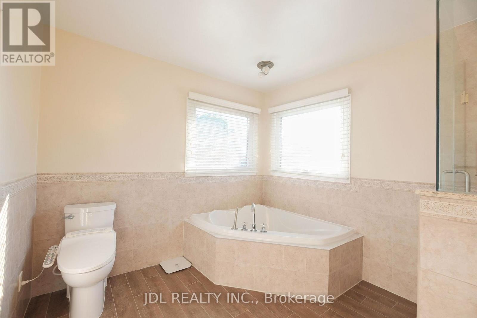 53 Fern Valley Crescent, Richmond Hill, Ontario  L4E 2J3 - Photo 16 - N12489342