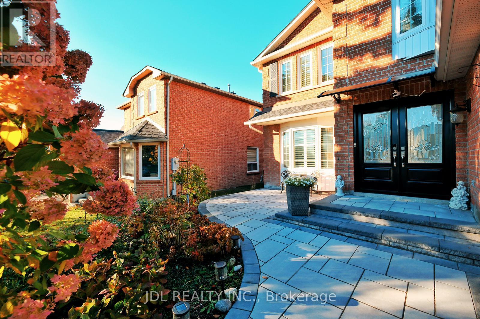 53 Fern Valley Crescent, Richmond Hill, Ontario  L4E 2J3 - Photo 3 - N12489342