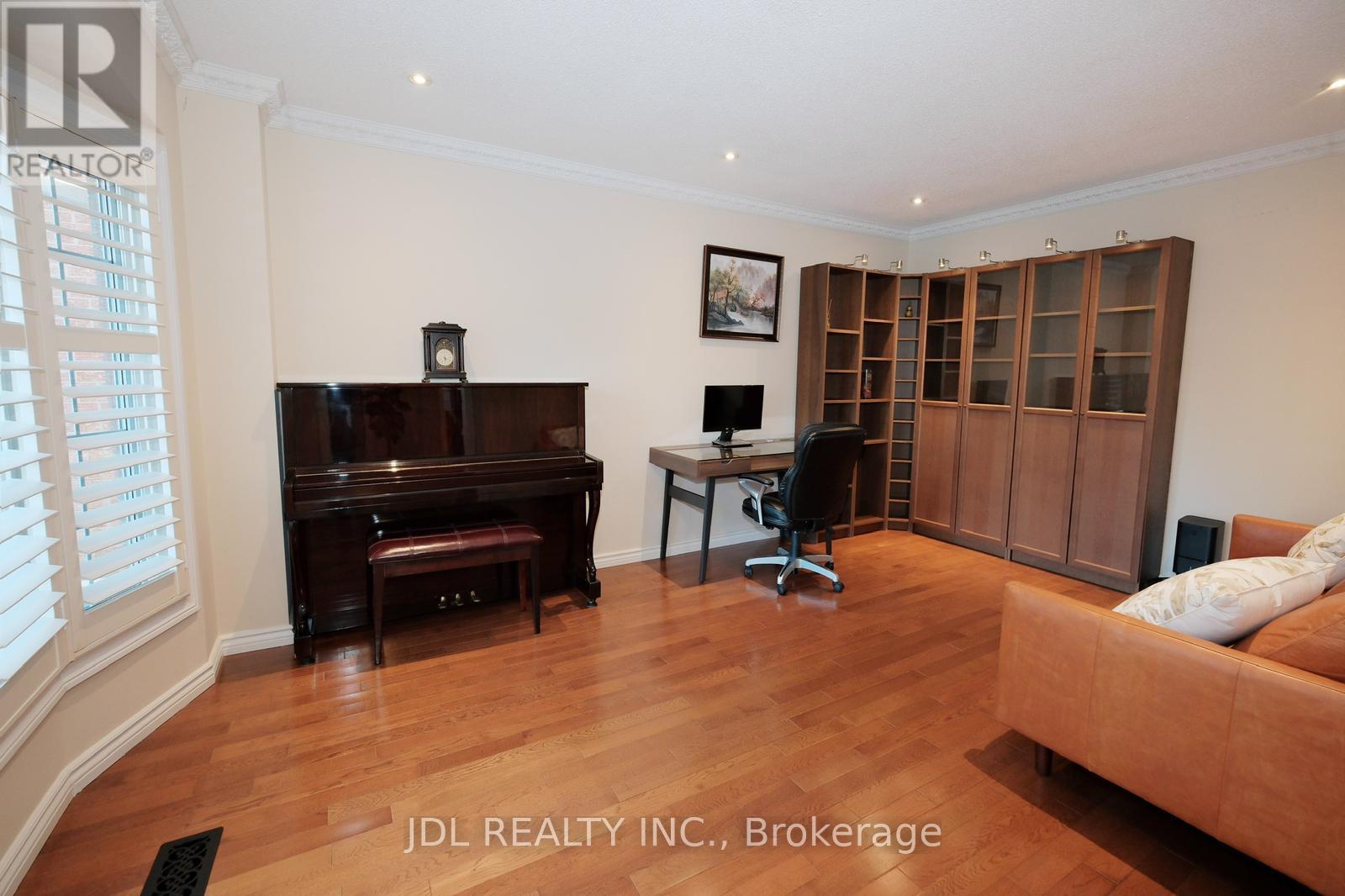 53 Fern Valley Crescent, Richmond Hill, Ontario  L4E 2J3 - Photo 4 - N12489342