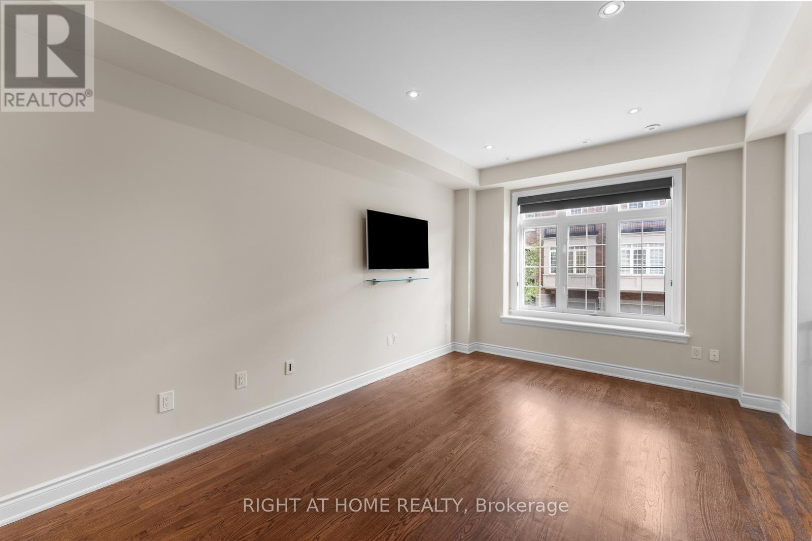 18 Isaac Devins Avenue, Vaughan, Ontario  L4L 0A4 - Photo 7 - N12493674