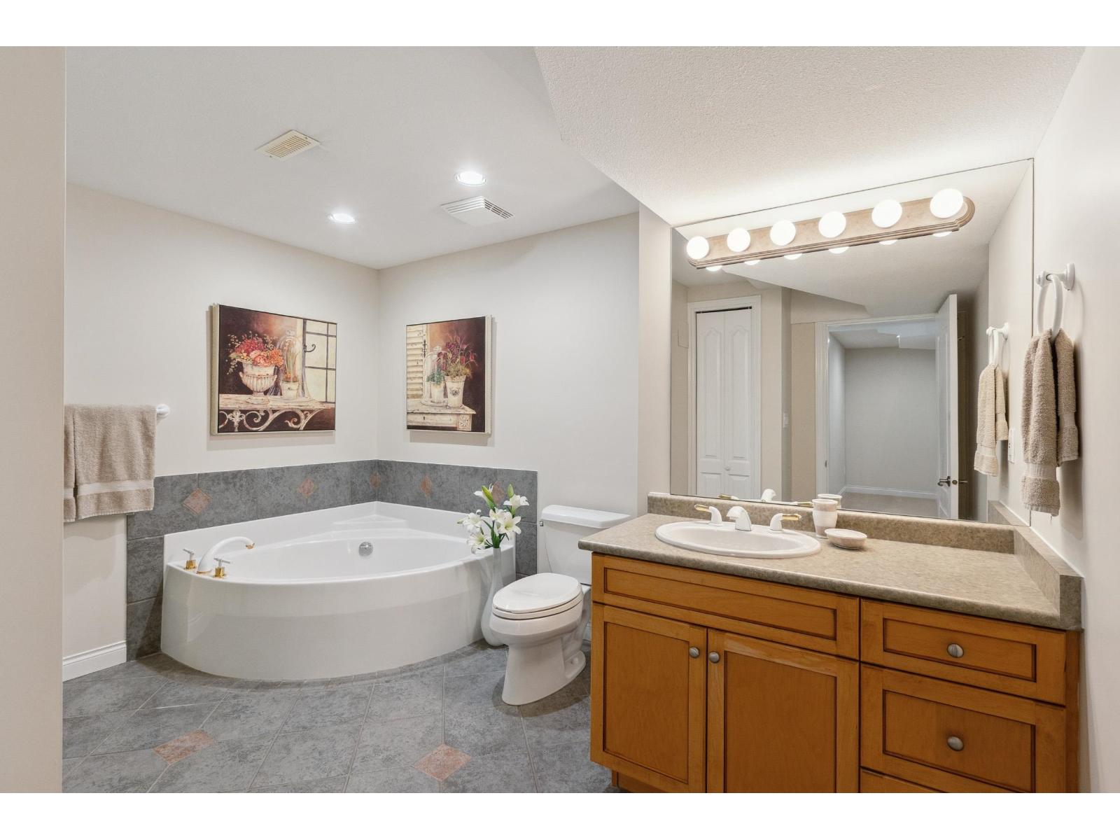 16221 Morgan Creek Crescent, Surrey, British Columbia  V3Z 0J2 - Photo 35 - R3063416