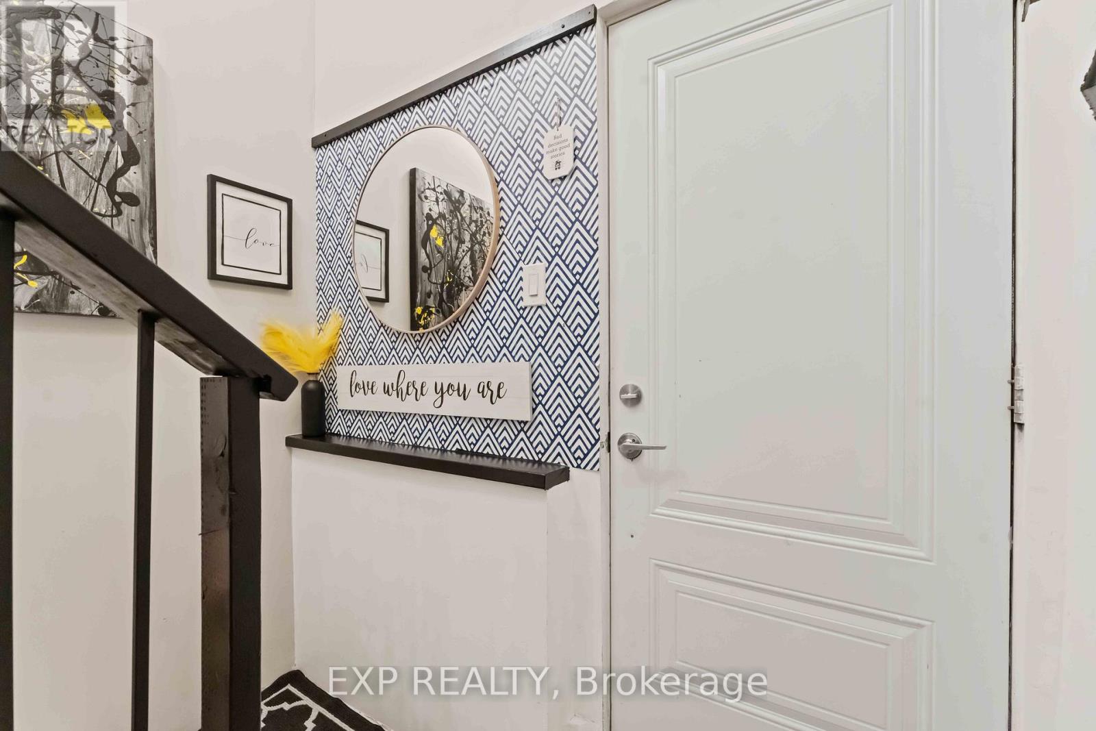 B - 1223 Kitchener Avenue, Ottawa, Ontario  K1V 6W4 - Photo 3 - X12493784