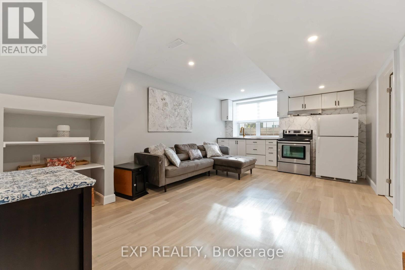 B - 1223 Kitchener Avenue, Ottawa, Ontario  K1V 6W4 - Photo 5 - X12493784