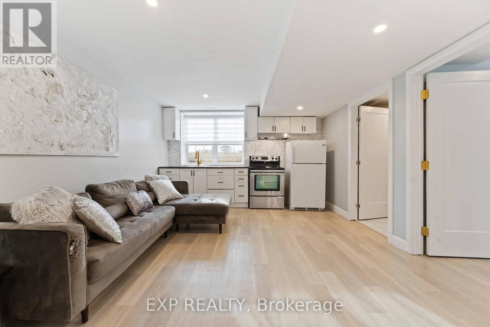 B - 1223 Kitchener Avenue, Ottawa, Ontario  K1V 6W4 - Photo 6 - X12493784