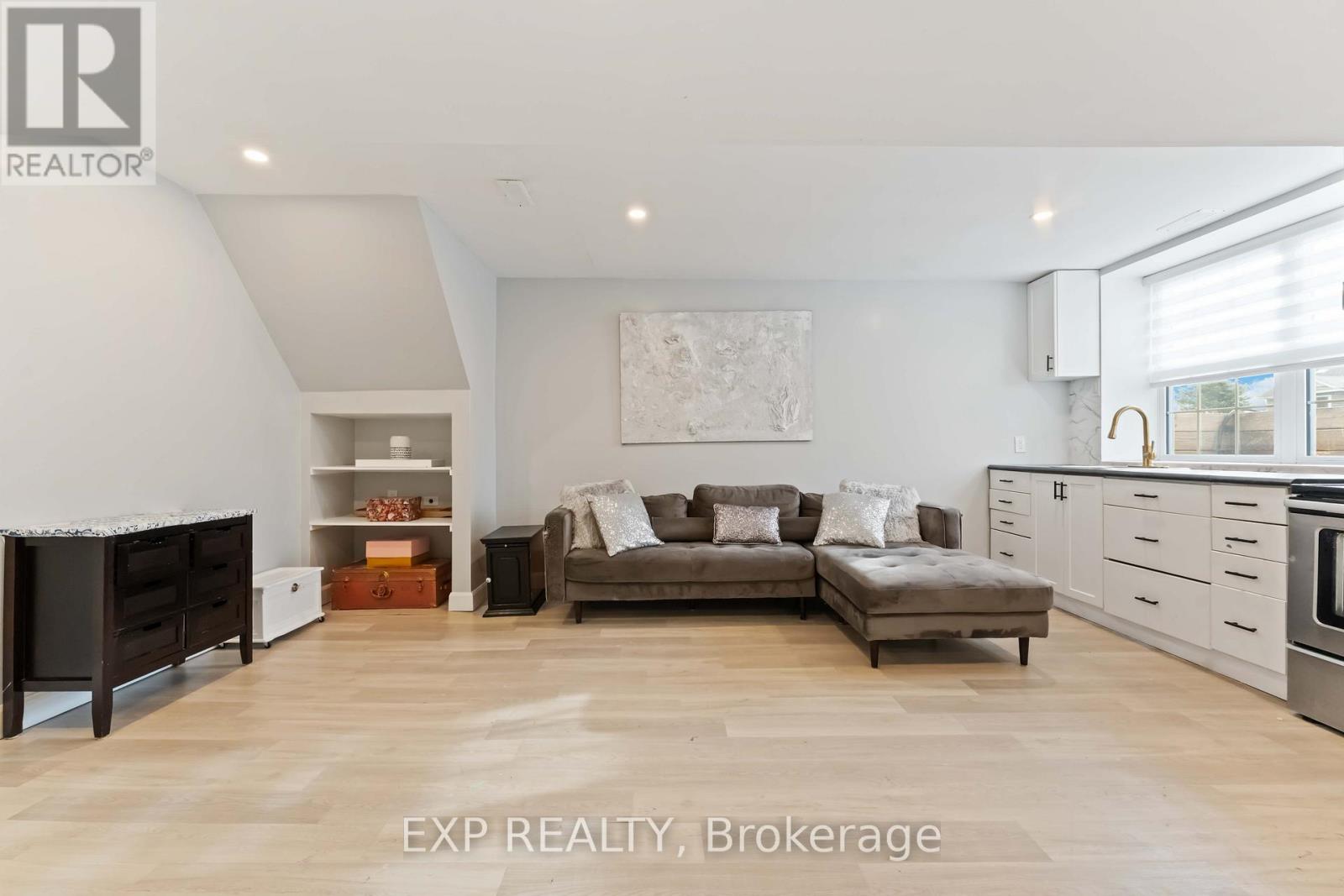 B - 1223 Kitchener Avenue, Ottawa, Ontario  K1V 6W4 - Photo 8 - X12493784