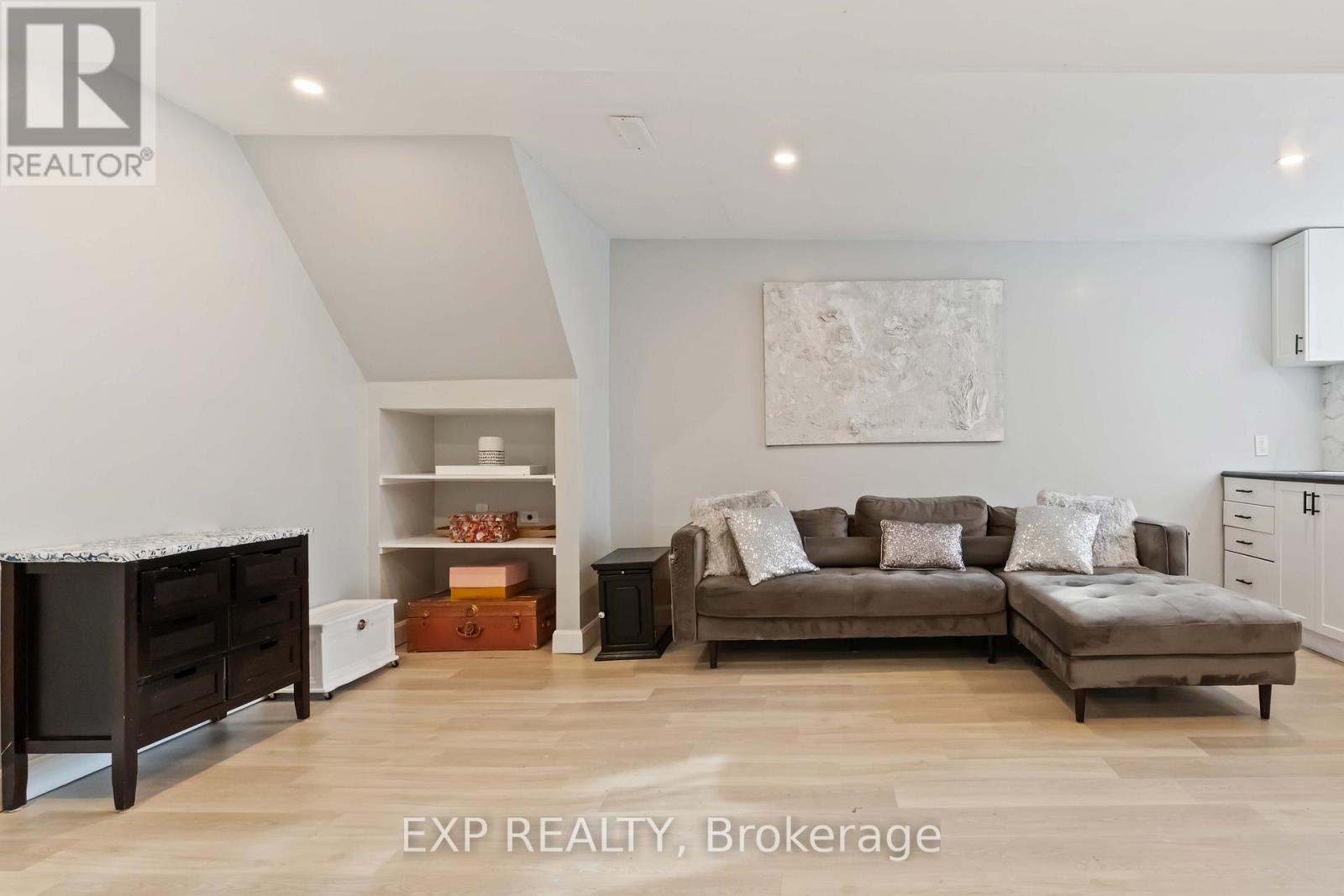 B - 1223 Kitchener Avenue, Ottawa, Ontario  K1V 6W4 - Photo 9 - X12493784