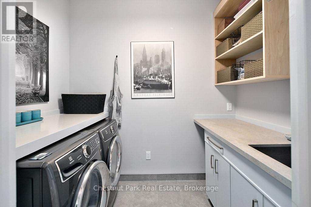 108 Stuart Court, Blue Mountains, Ontario  N0H 2P0 - Photo 30 - X12364564