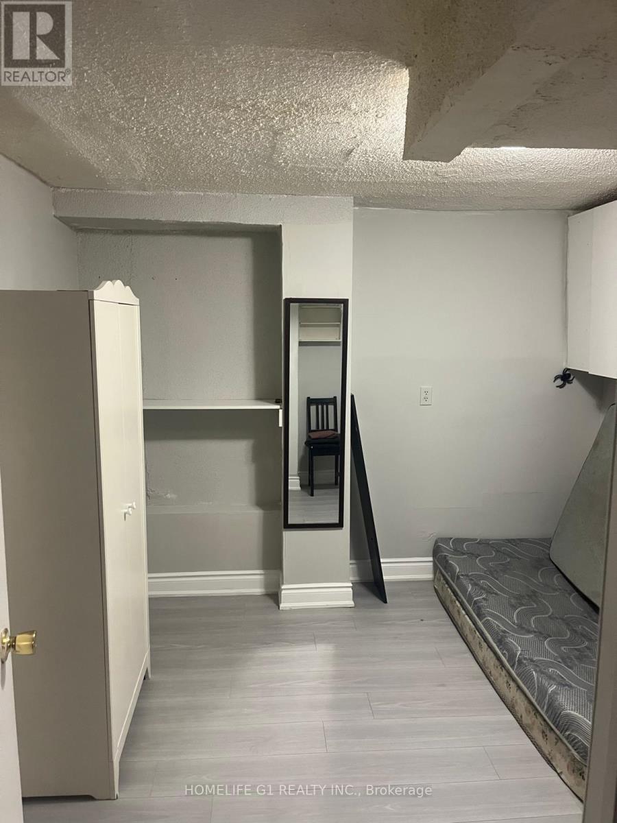 7 Schubert Crescent, Brampton, Ontario  L6Y 2P6 - Photo 10 - W12493656