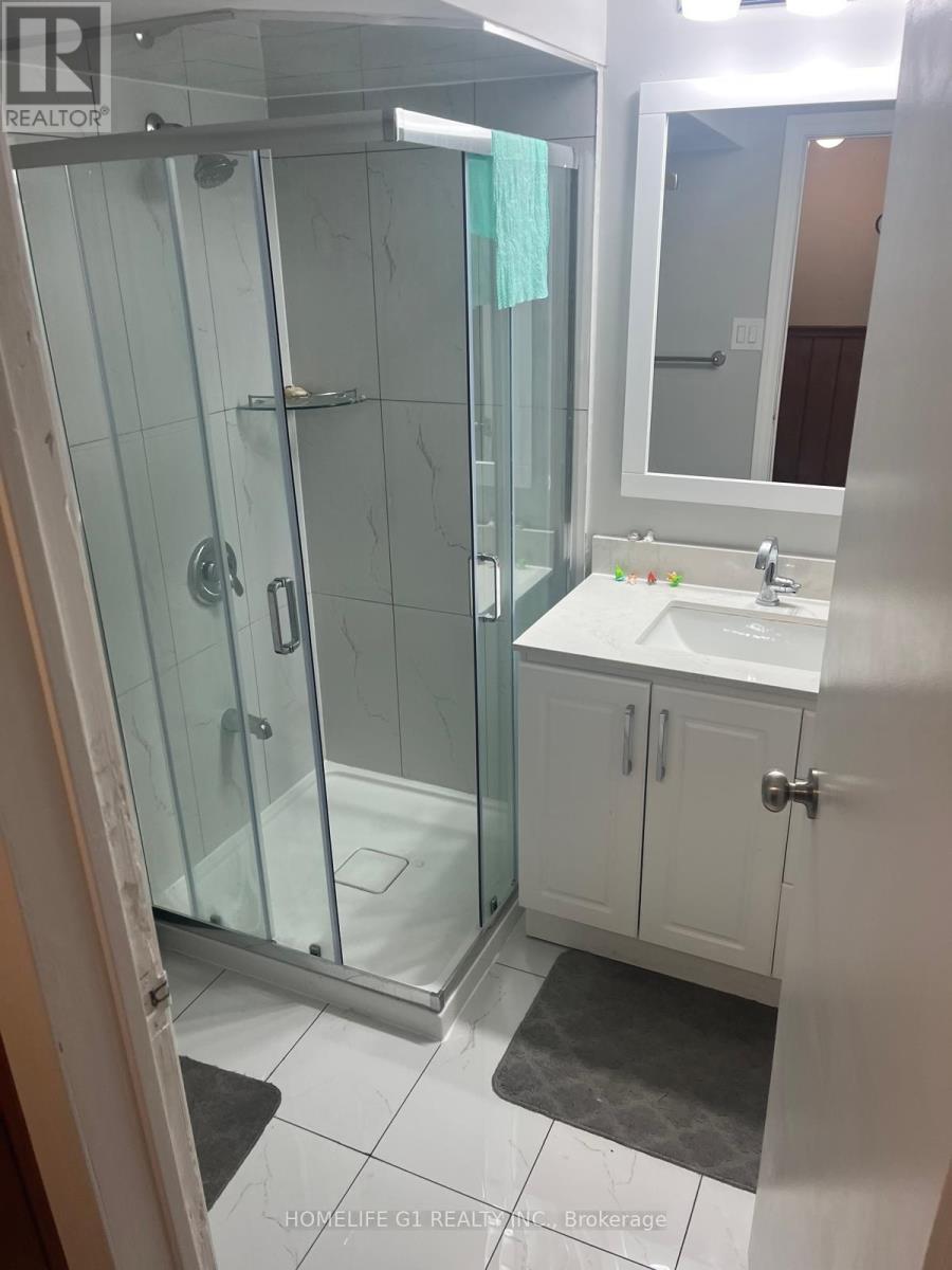 7 Schubert Crescent, Brampton, Ontario  L6Y 2P6 - Photo 12 - W12493656