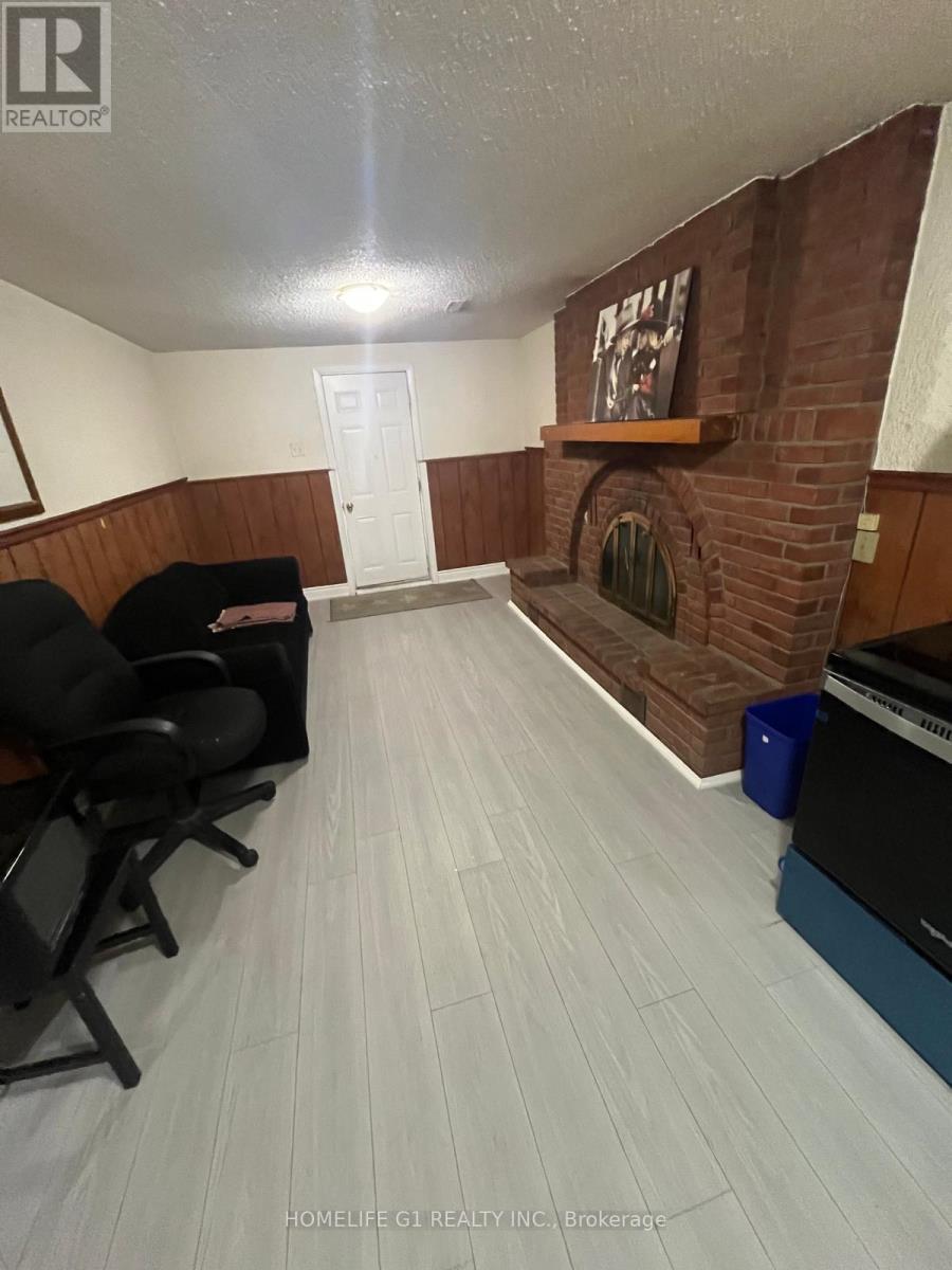 7 Schubert Crescent, Brampton, Ontario  L6Y 2P6 - Photo 4 - W12493656