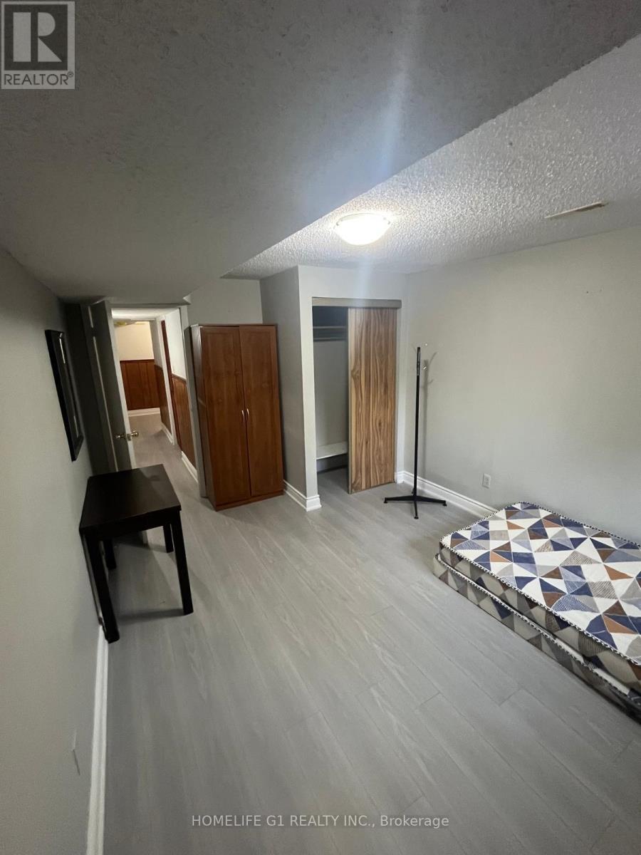 7 Schubert Crescent, Brampton, Ontario  L6Y 2P6 - Photo 5 - W12493656