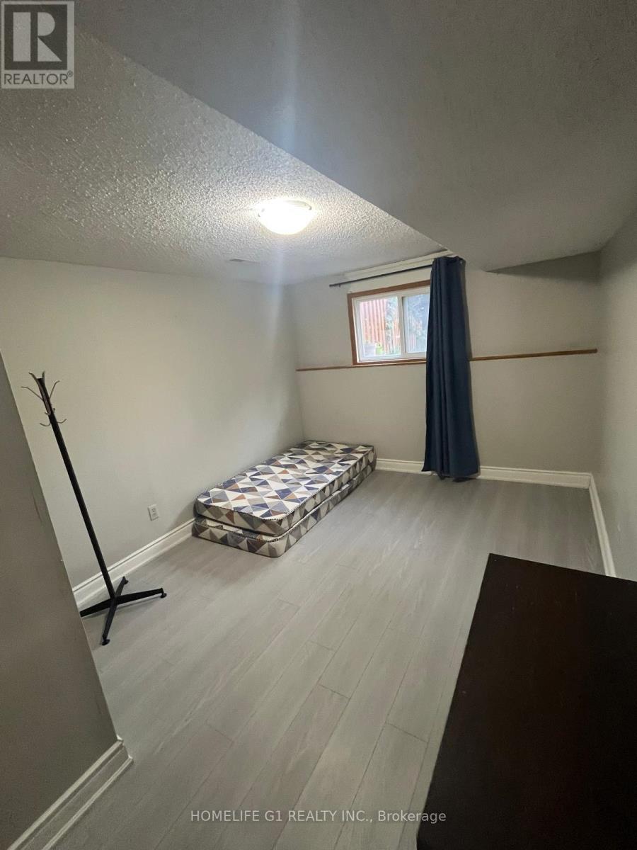 7 Schubert Crescent, Brampton, Ontario  L6Y 2P6 - Photo 6 - W12493656