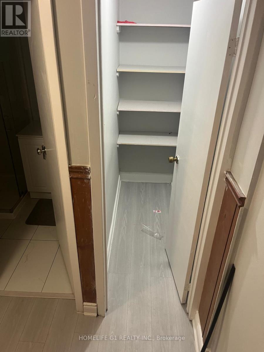 7 Schubert Crescent, Brampton, Ontario  L6Y 2P6 - Photo 7 - W12493656