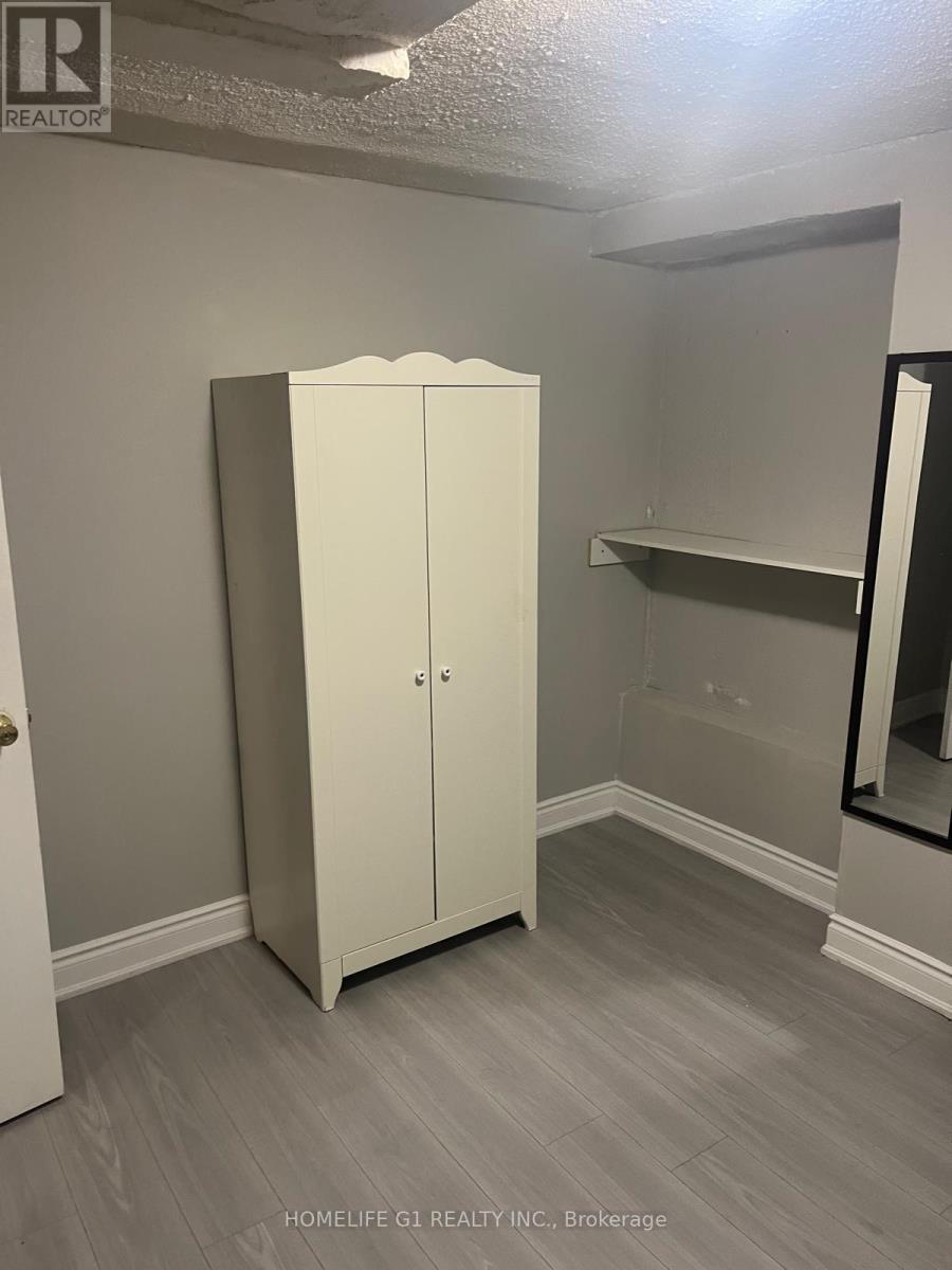 7 Schubert Crescent, Brampton, Ontario  L6Y 2P6 - Photo 8 - W12493656