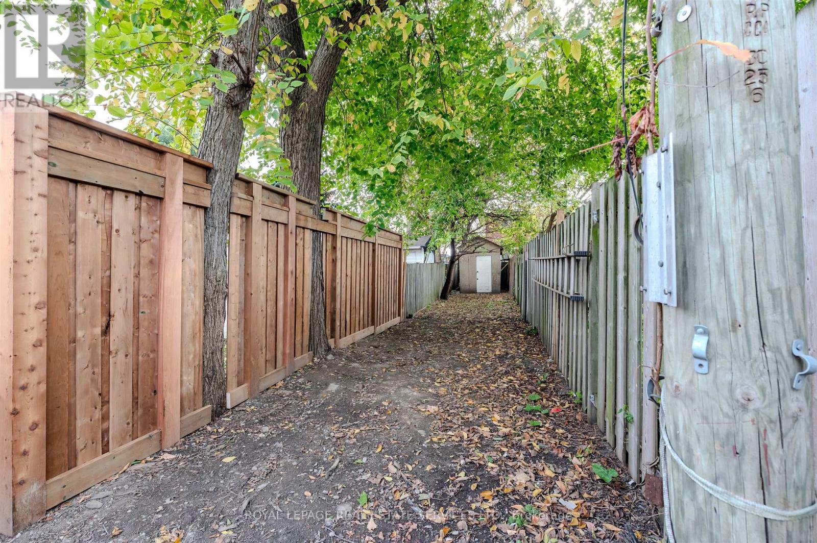 18 Milton Street, Toronto, Ontario  M8Y 2X5 - Photo 39 - W12493664