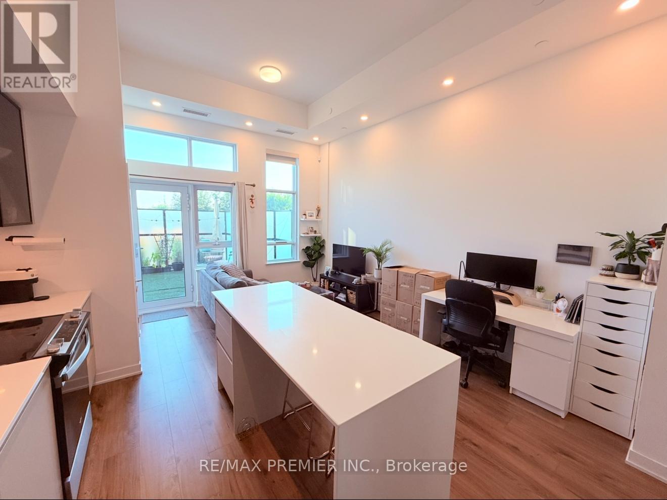 107 - 405 Dundas Street W, Oakville, Ontario  L6M 5P9 - Photo 2 - W12493680