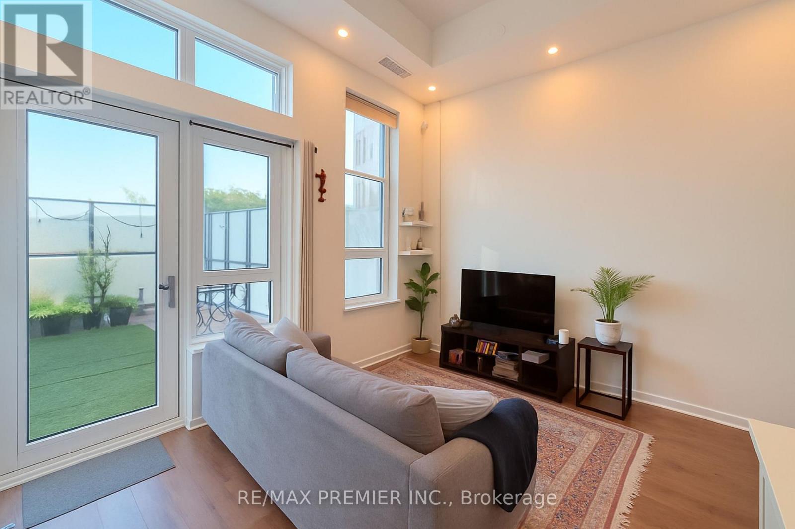 107 - 405 Dundas Street W, Oakville, Ontario  L6M 5P9 - Photo 4 - W12493680