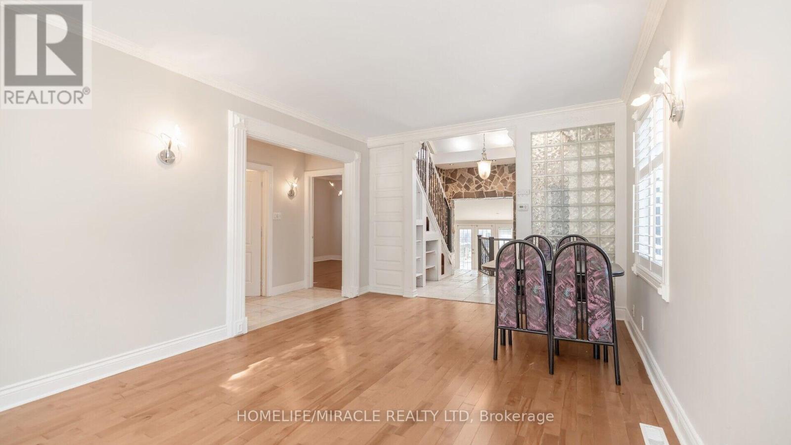 112 Troy Street, Mississauga, Ontario  L5G 1S7 - Photo 10 - W12493720