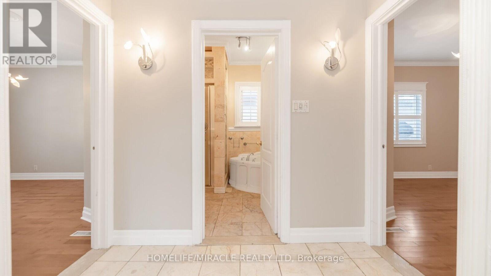 112 Troy Street, Mississauga, Ontario  L5G 1S7 - Photo 13 - W12493720