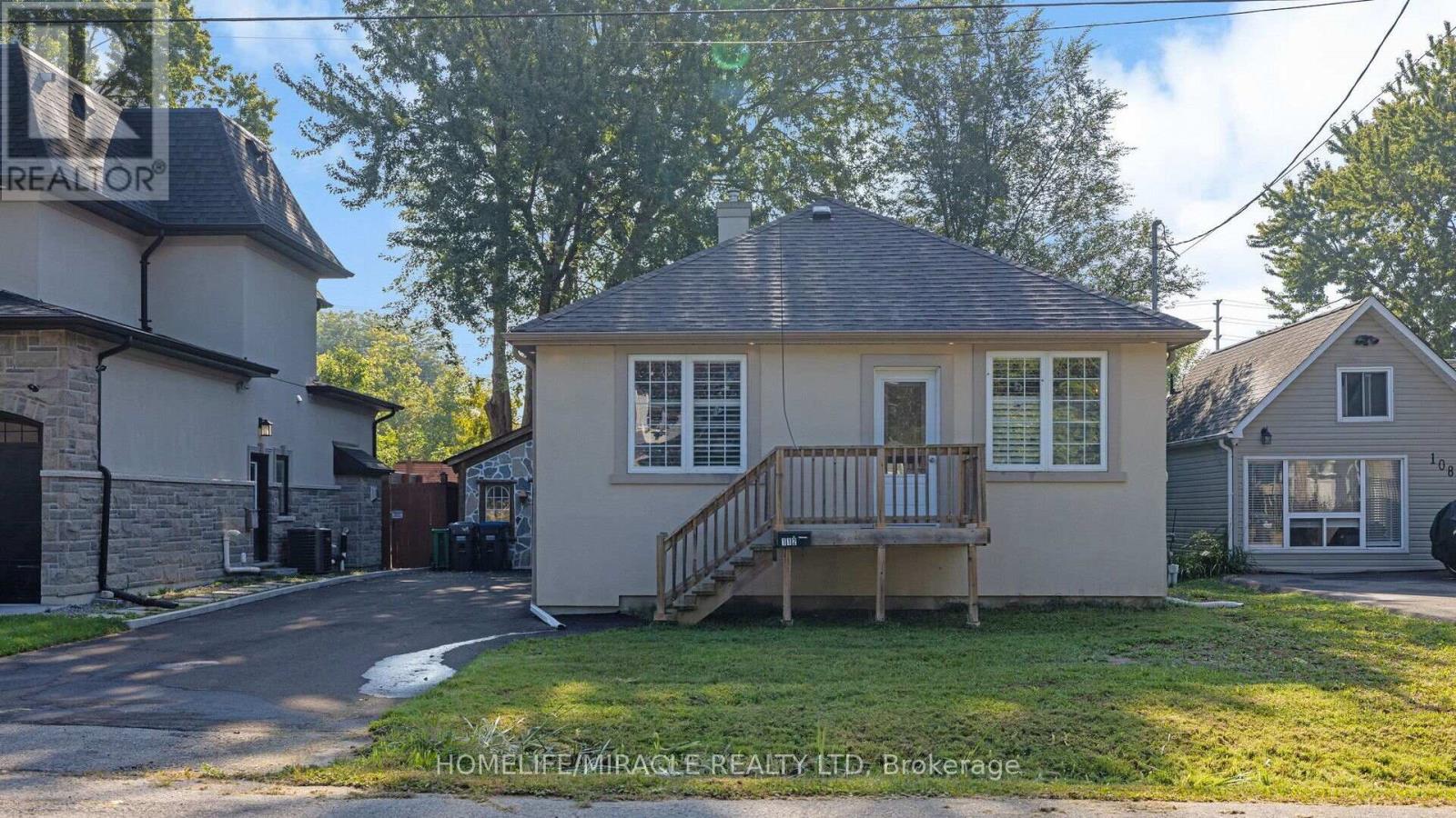 112 Troy Street, Mississauga, Ontario  L5G 1S7 - Photo 2 - W12493720