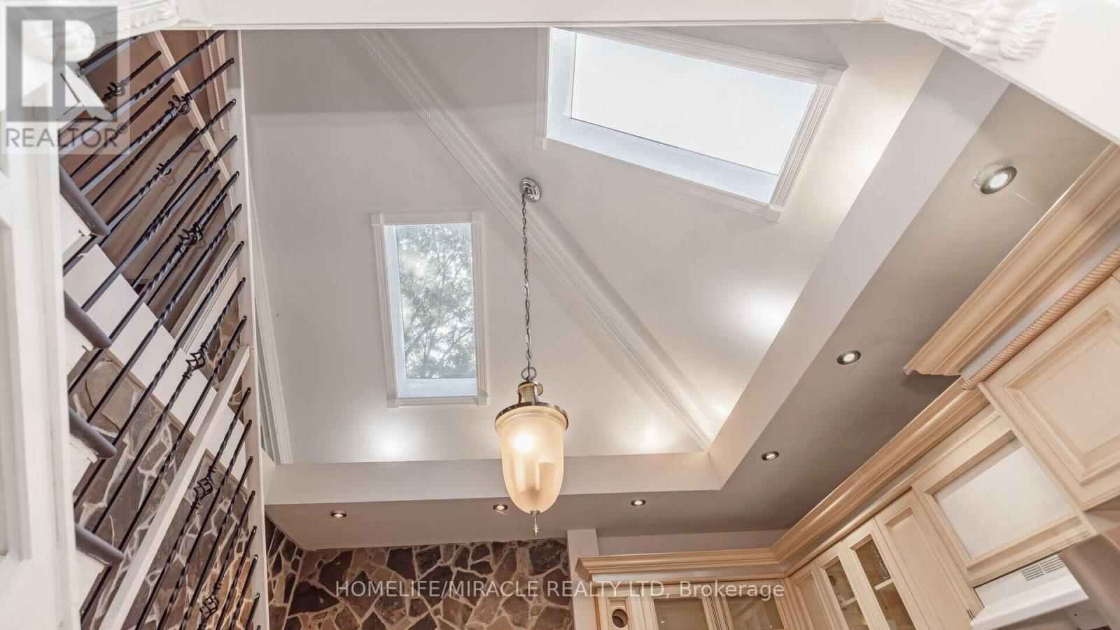 112 Troy Street, Mississauga, Ontario  L5G 1S7 - Photo 22 - W12493720