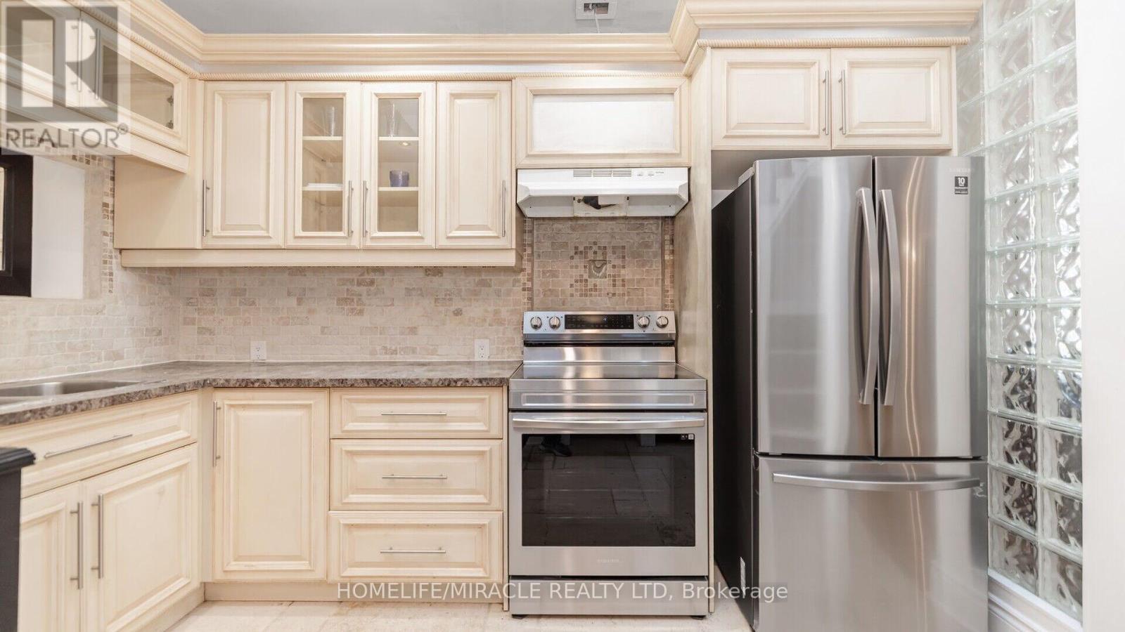 112 Troy Street, Mississauga, Ontario  L5G 1S7 - Photo 23 - W12493720